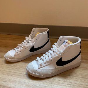 Women's Nike Blazer Mid '77's in Black and White